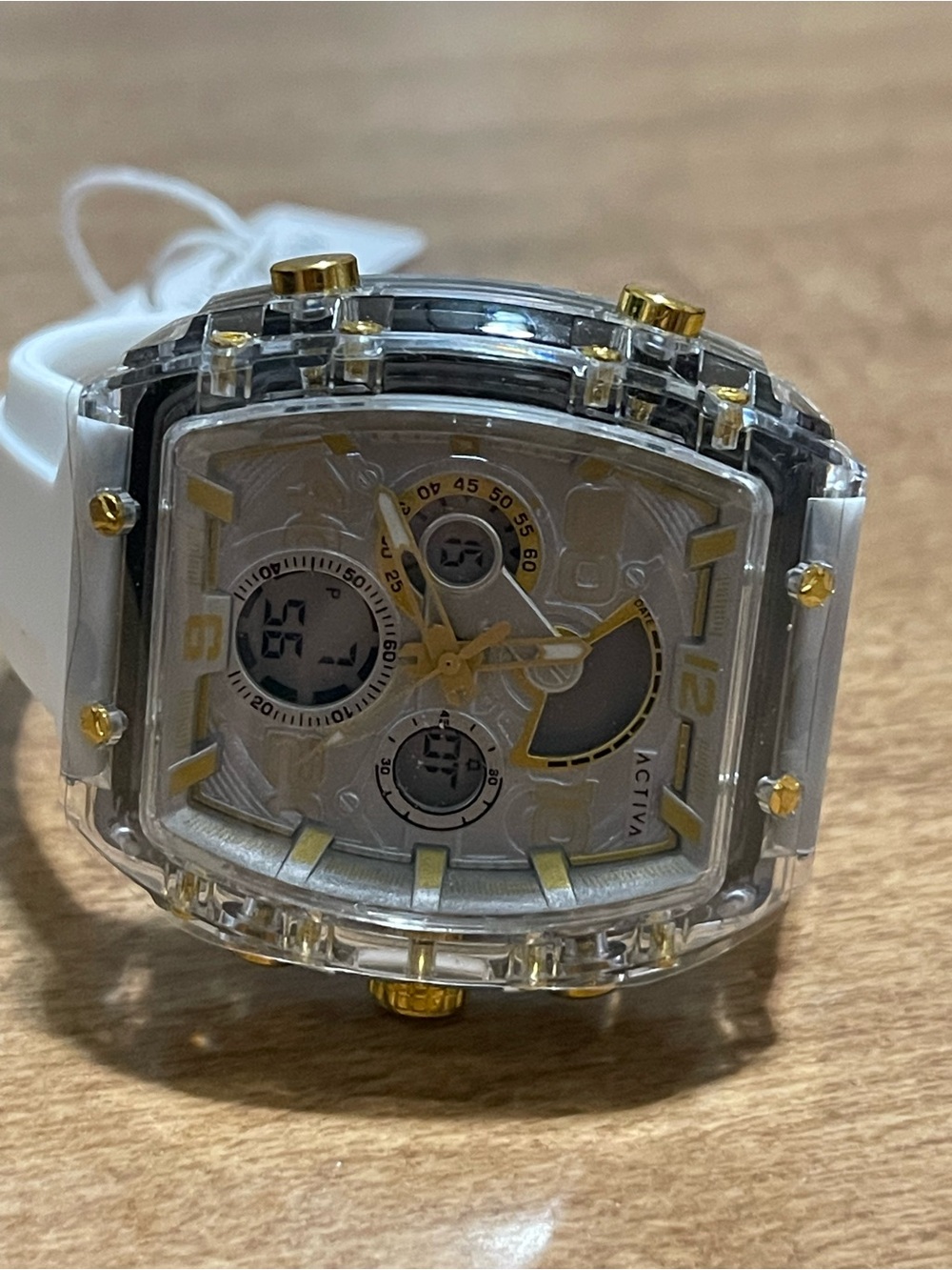 Activa Vion X
Invicta Essentials Unisex Watch, White Silver& Gold Dial 45mm New